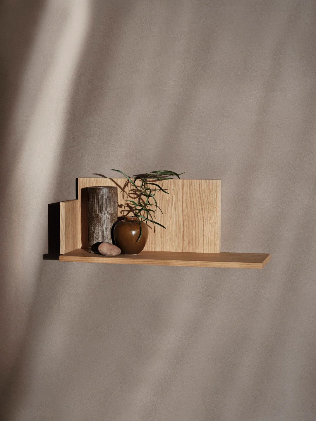 stagger shelf