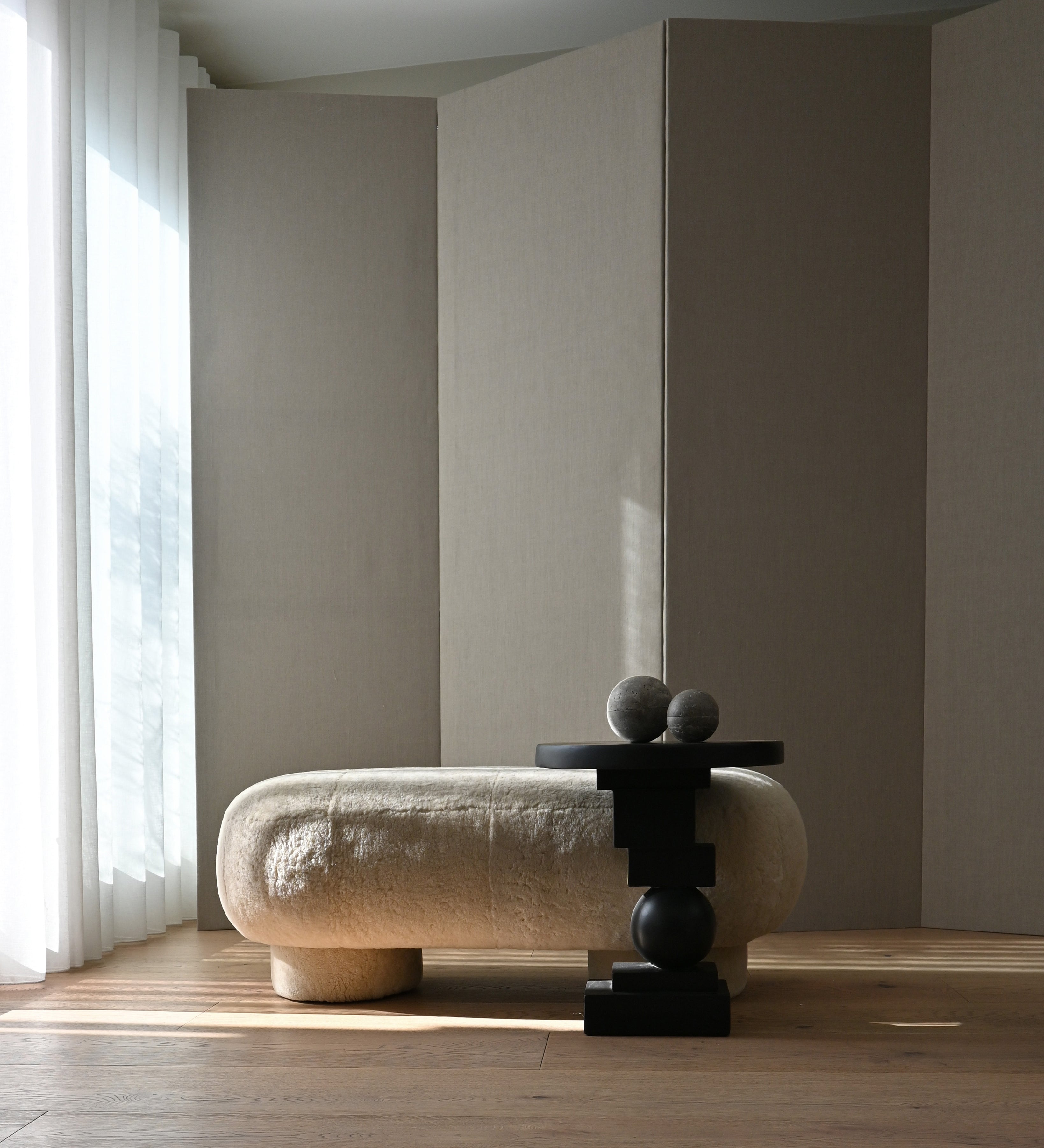 big foot bench - sheepskin