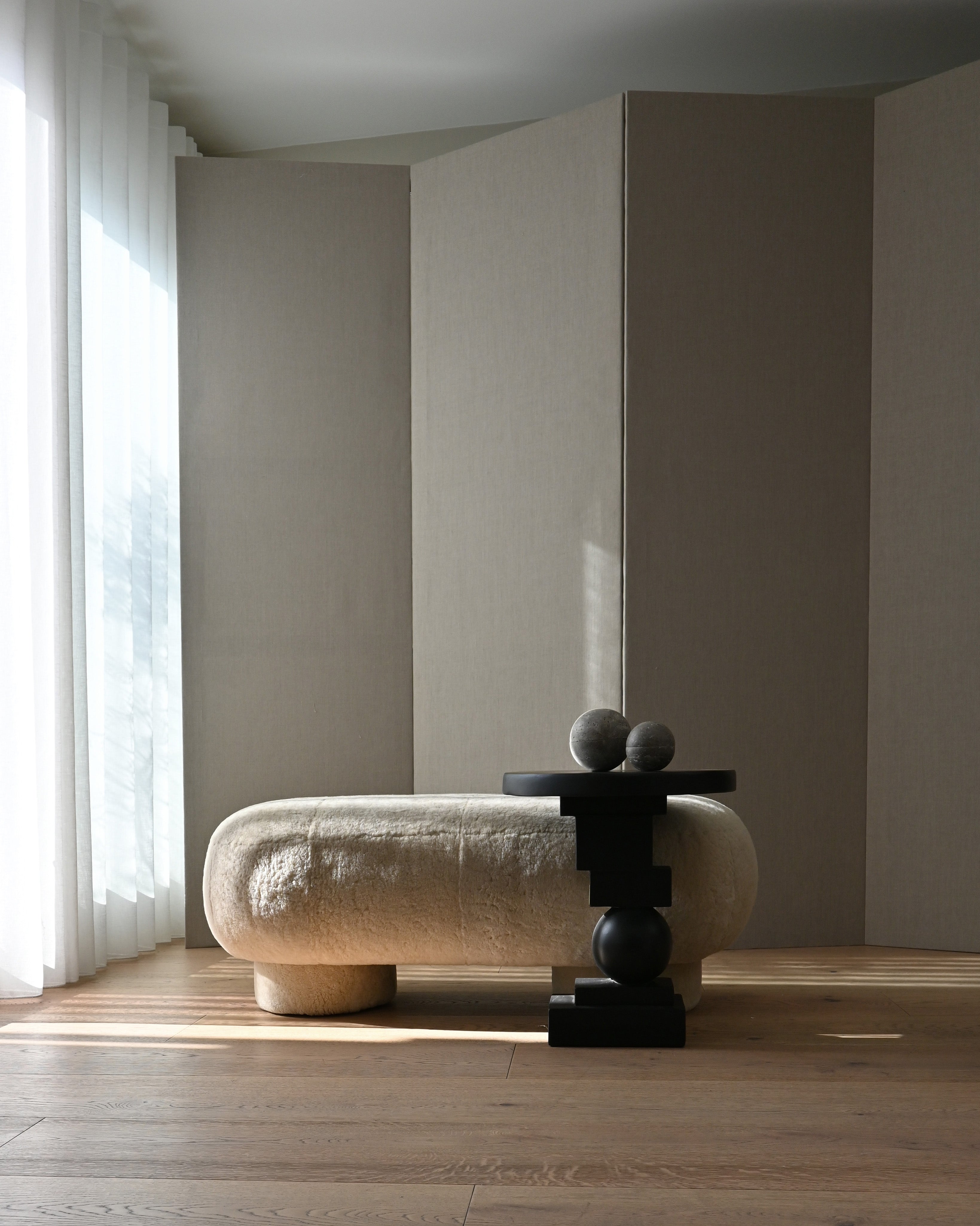 big foot bench - sheepskin