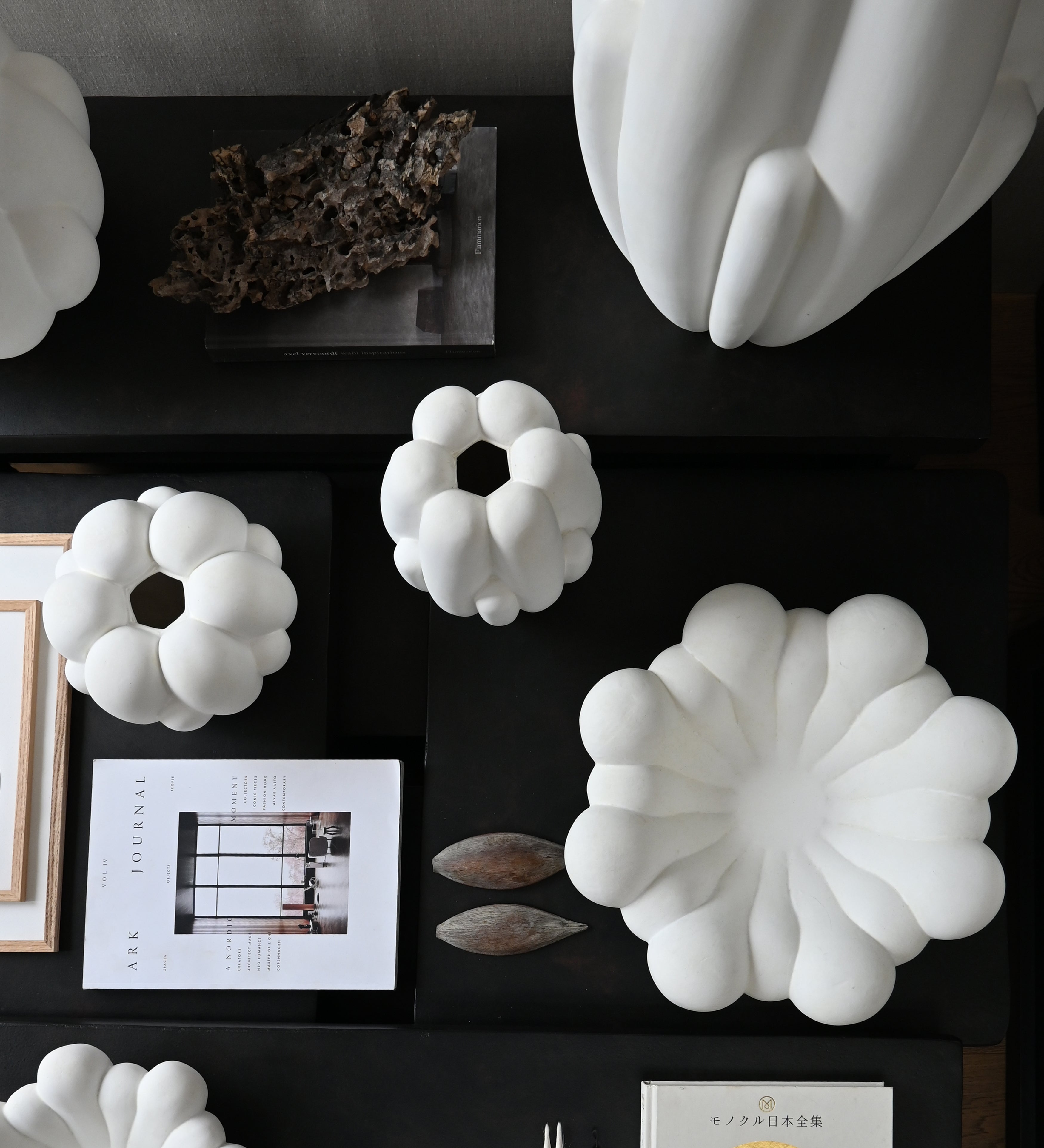 bloom vase - black