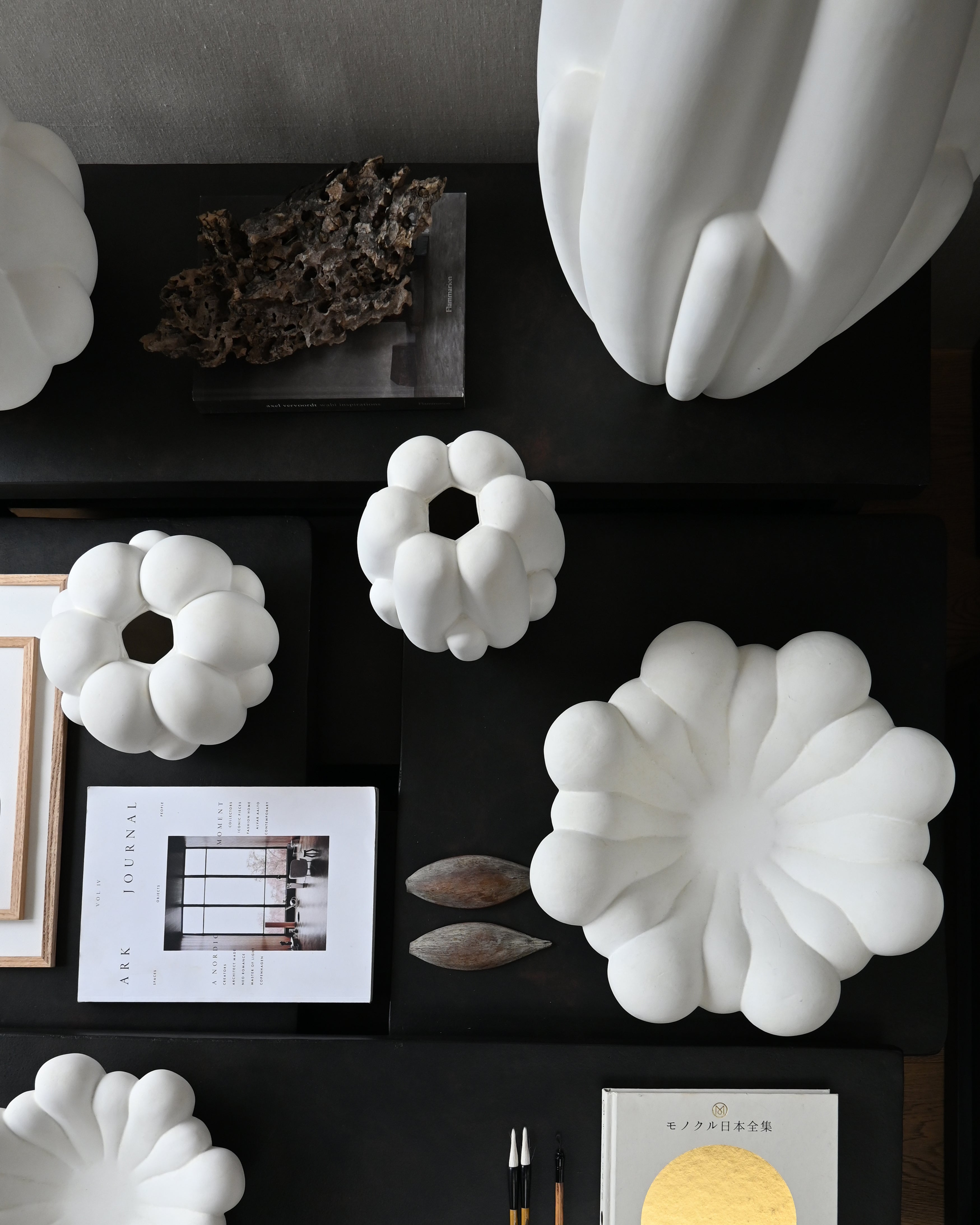 bloom vase - black