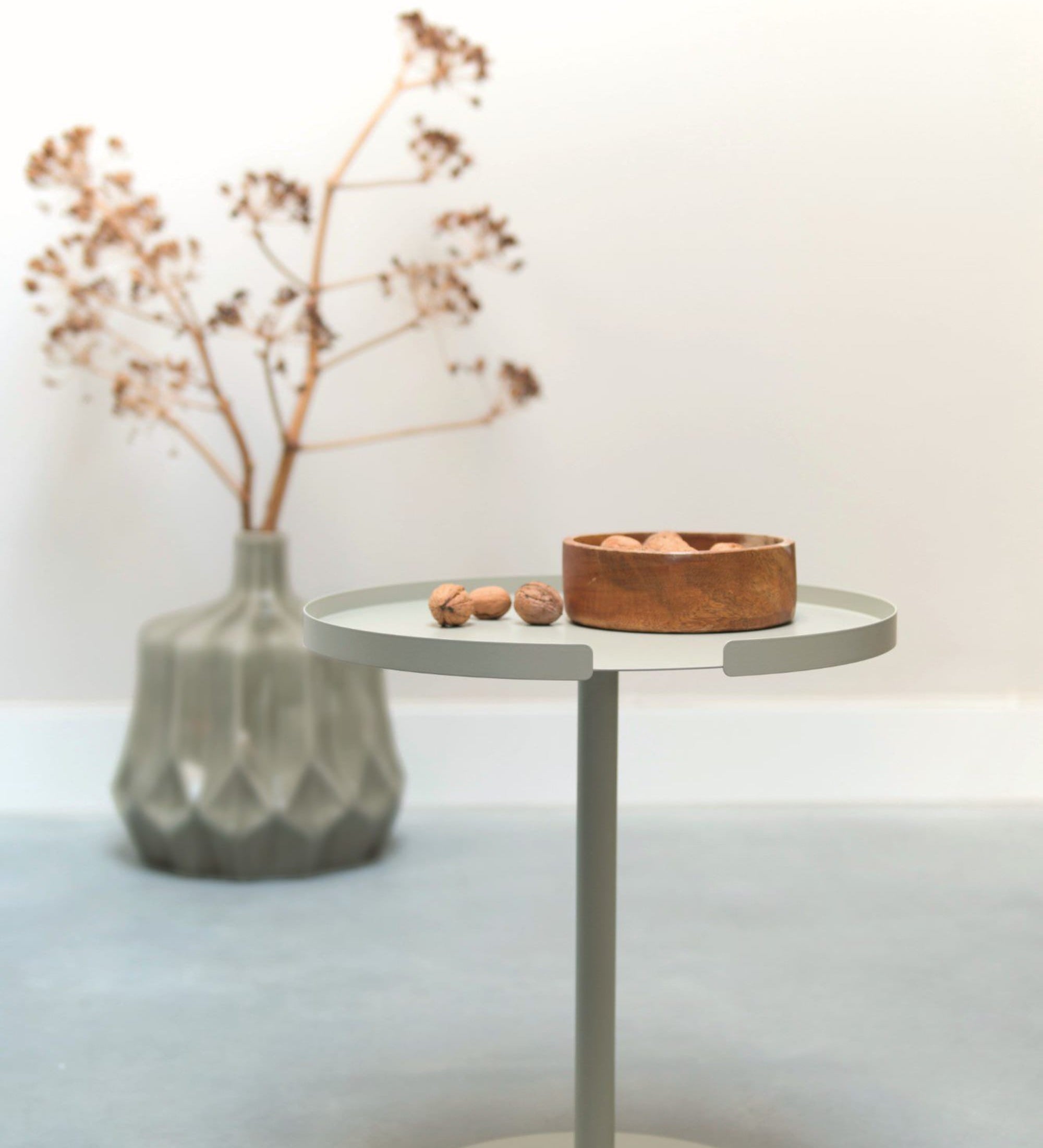 big hug sidetable - round bone