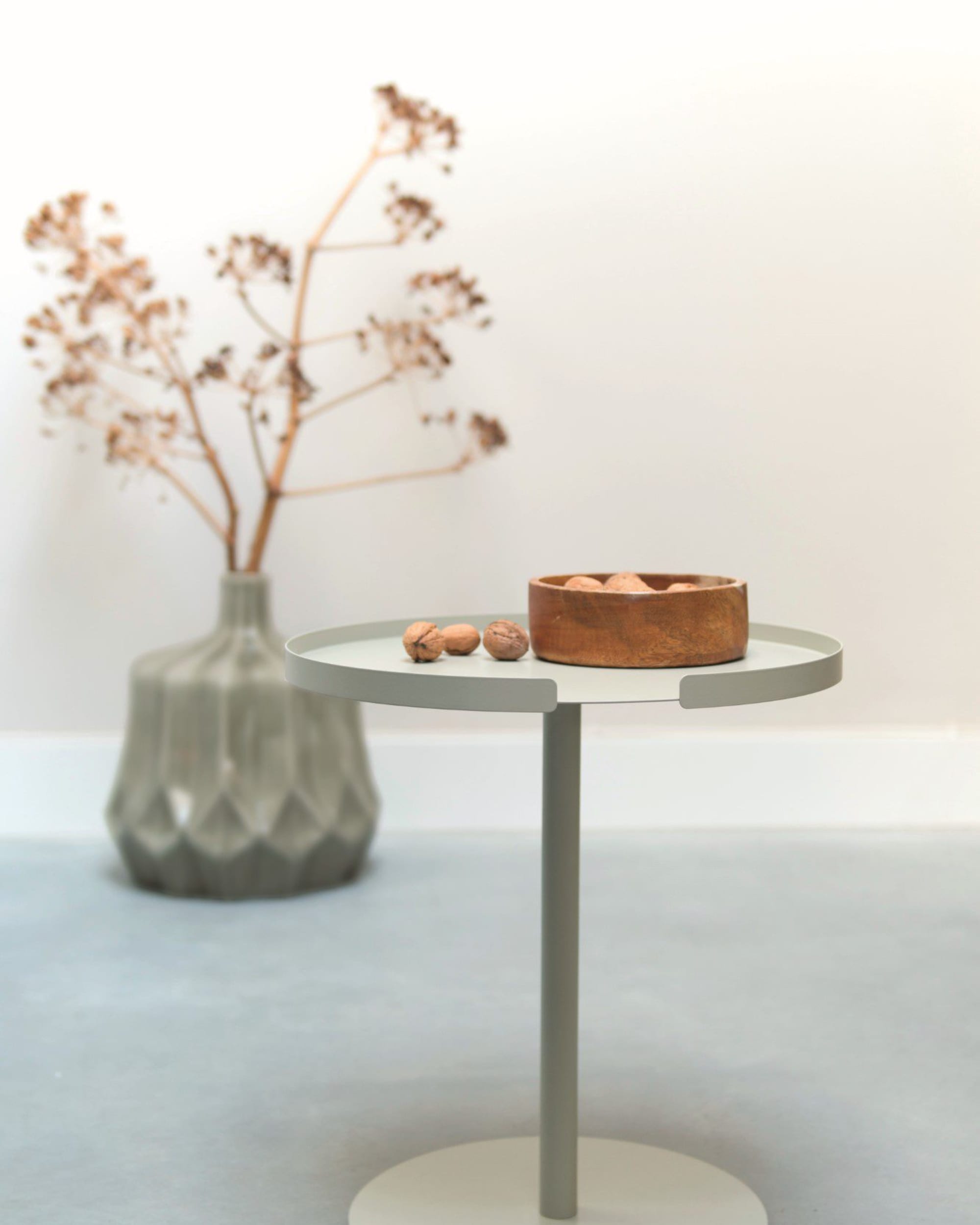 big hug sidetable - round bone