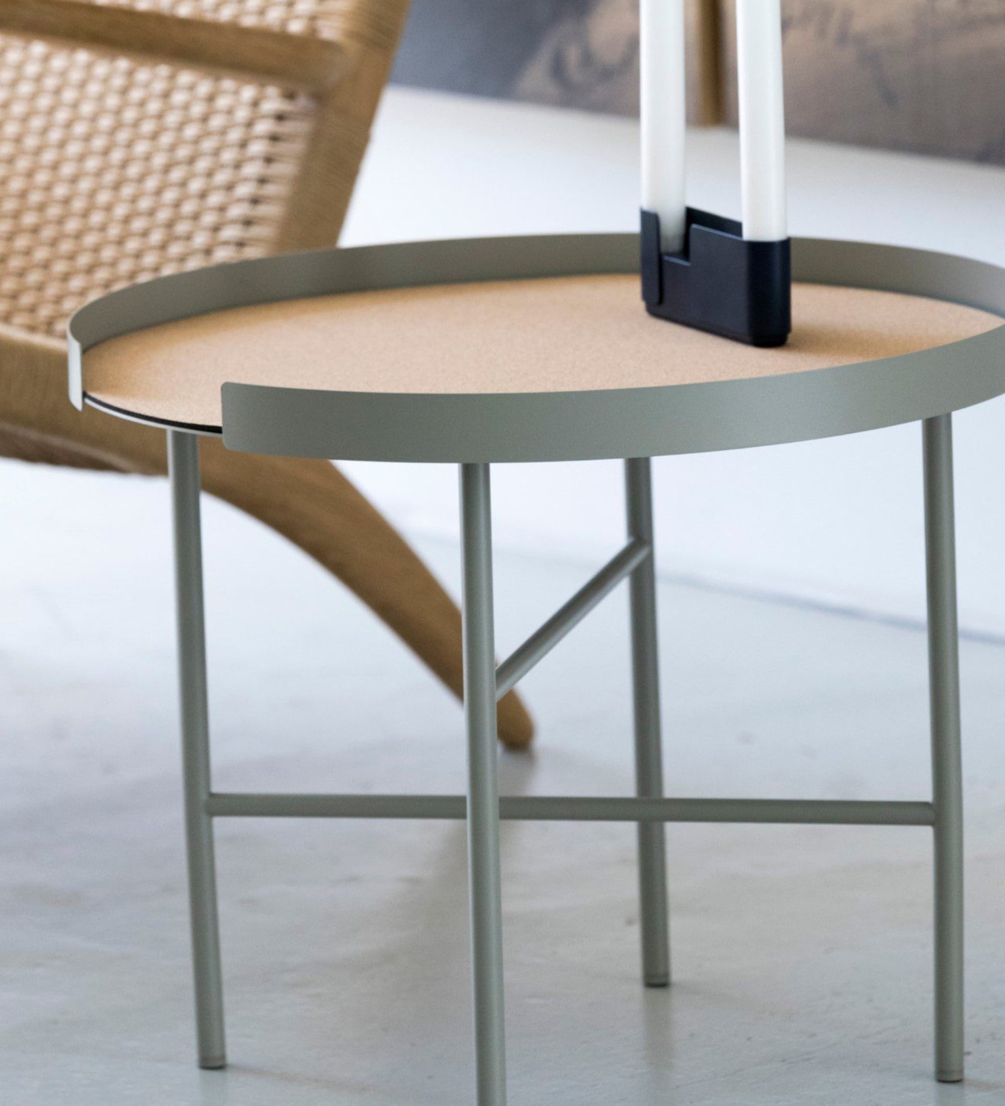 big hug coffee table - round bone