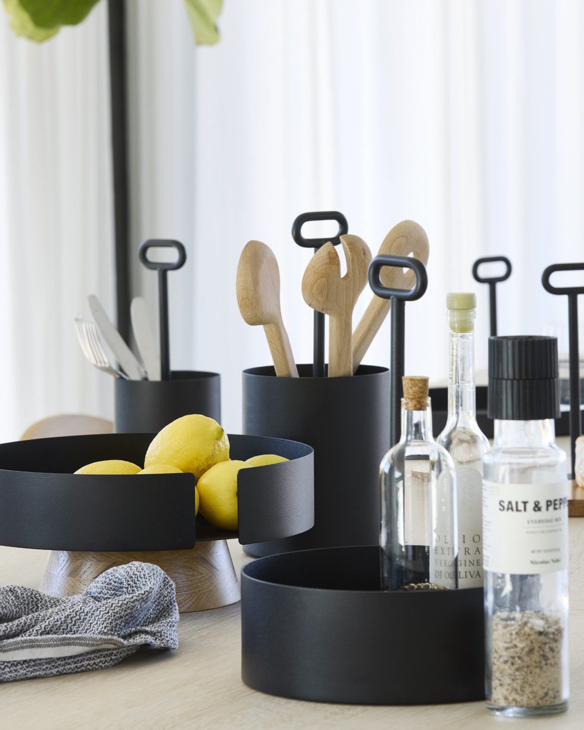 hand me organizer - large black 