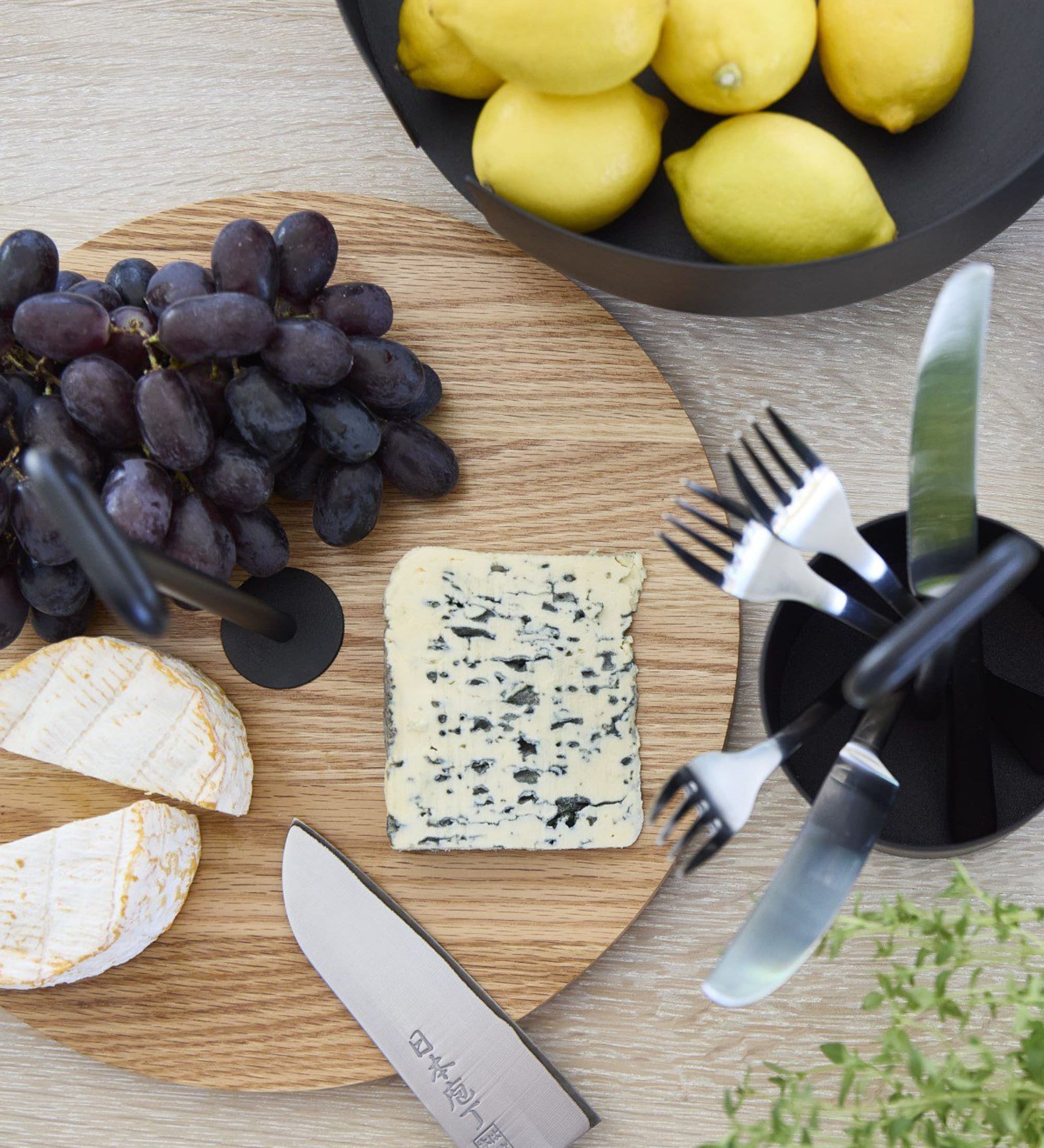 hand me serving board - black 