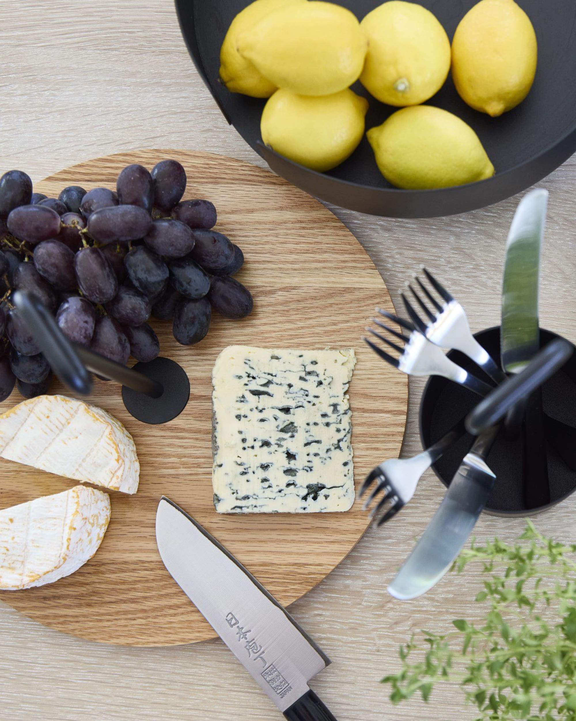 hand me serving board - black 