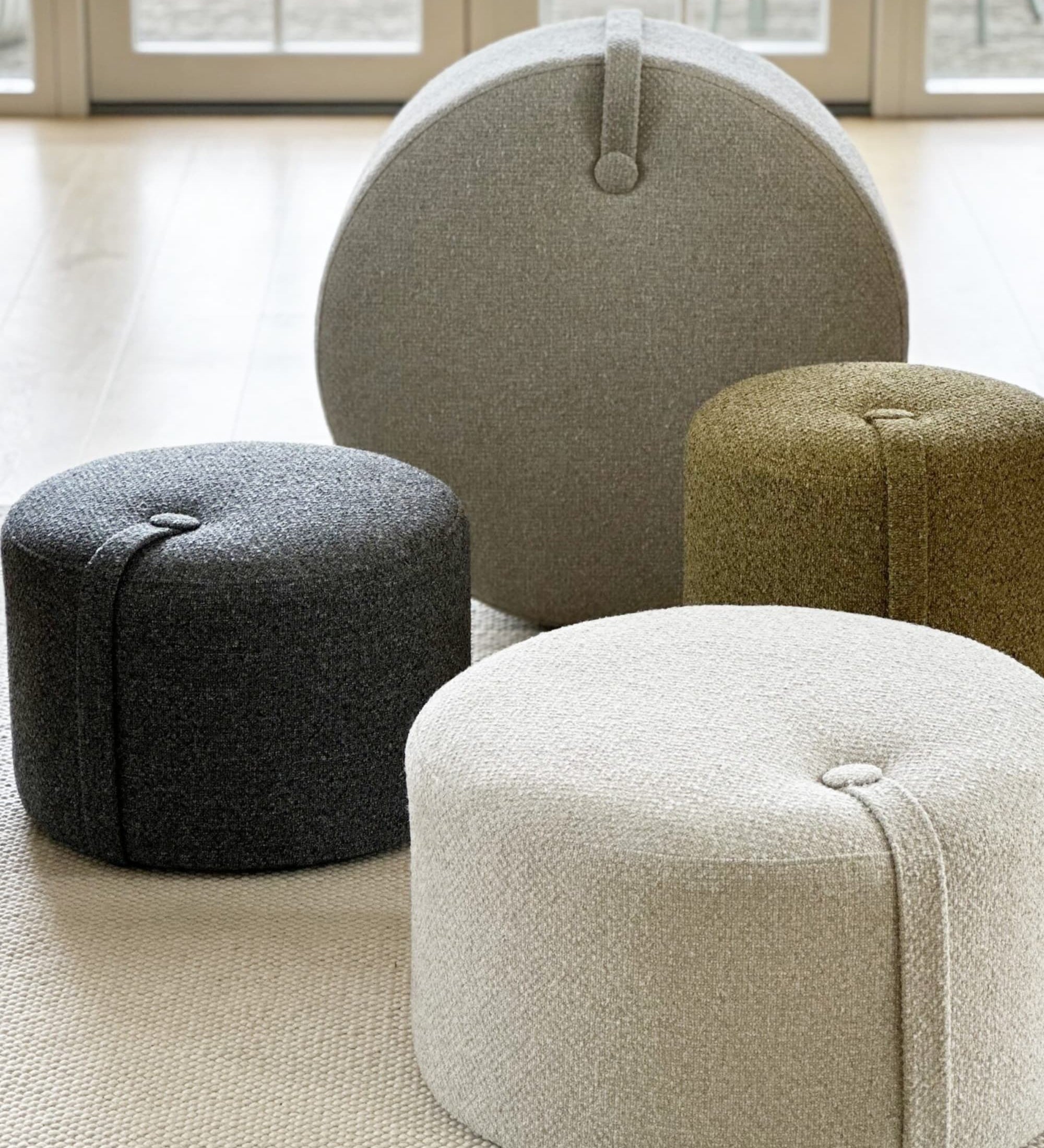 loop pouf - medium natural