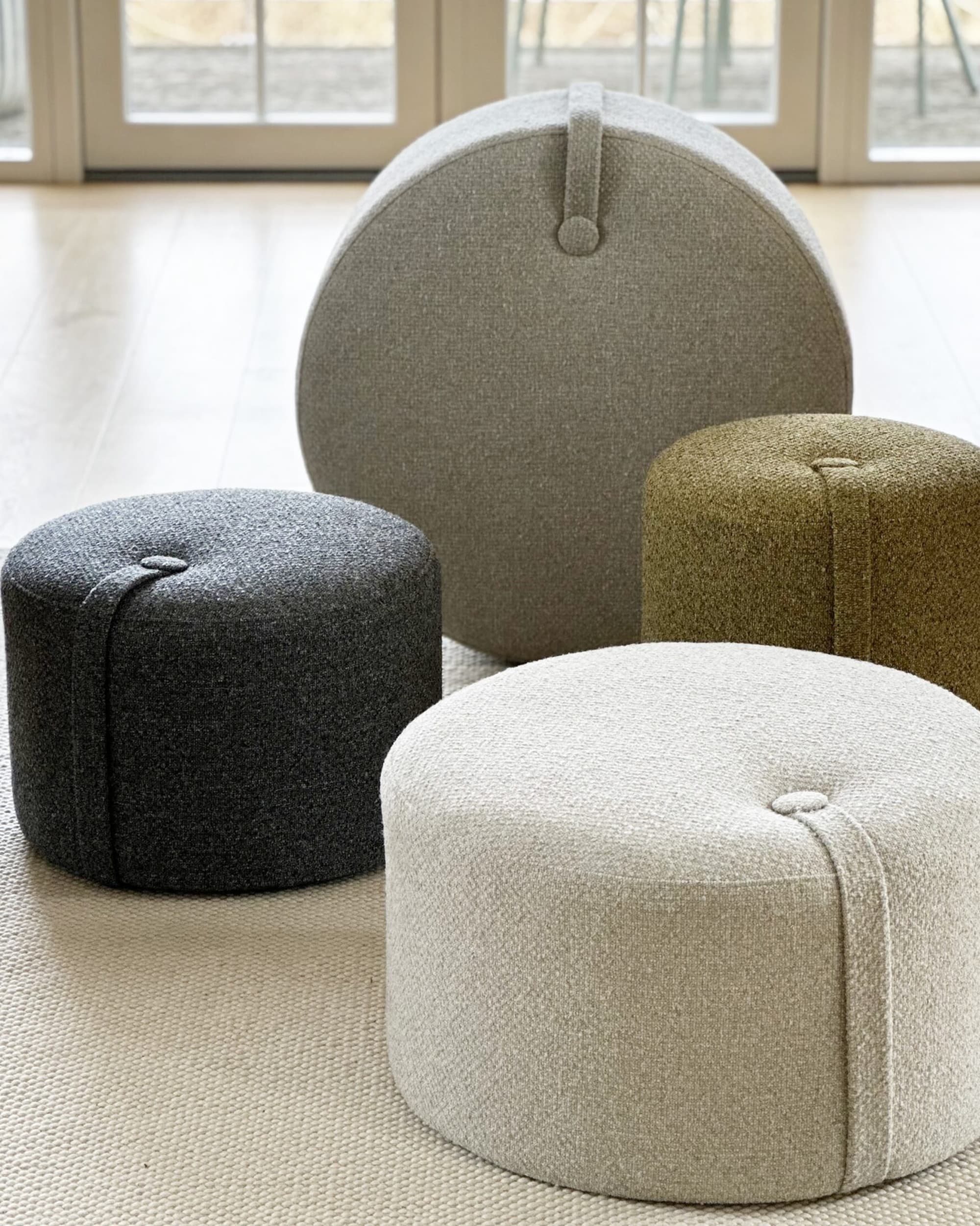 loop pouf - medium natural