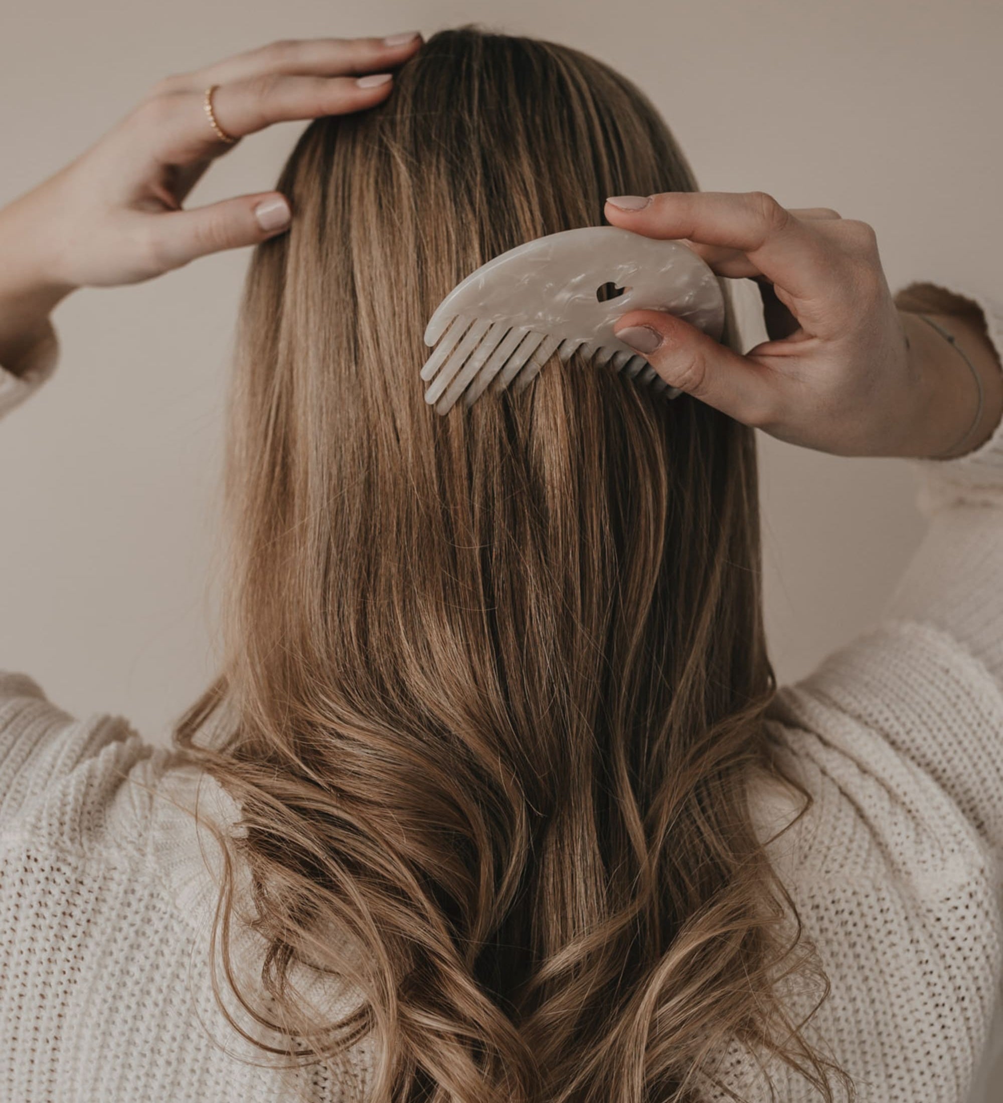 comb - heart pearl white