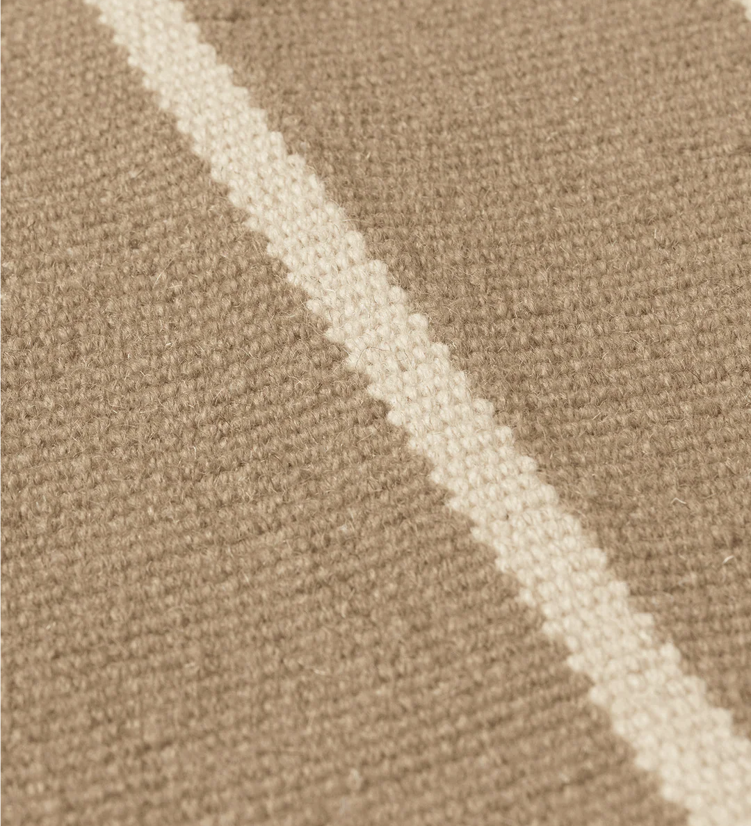 calm kelim - rug dark sand / off-white