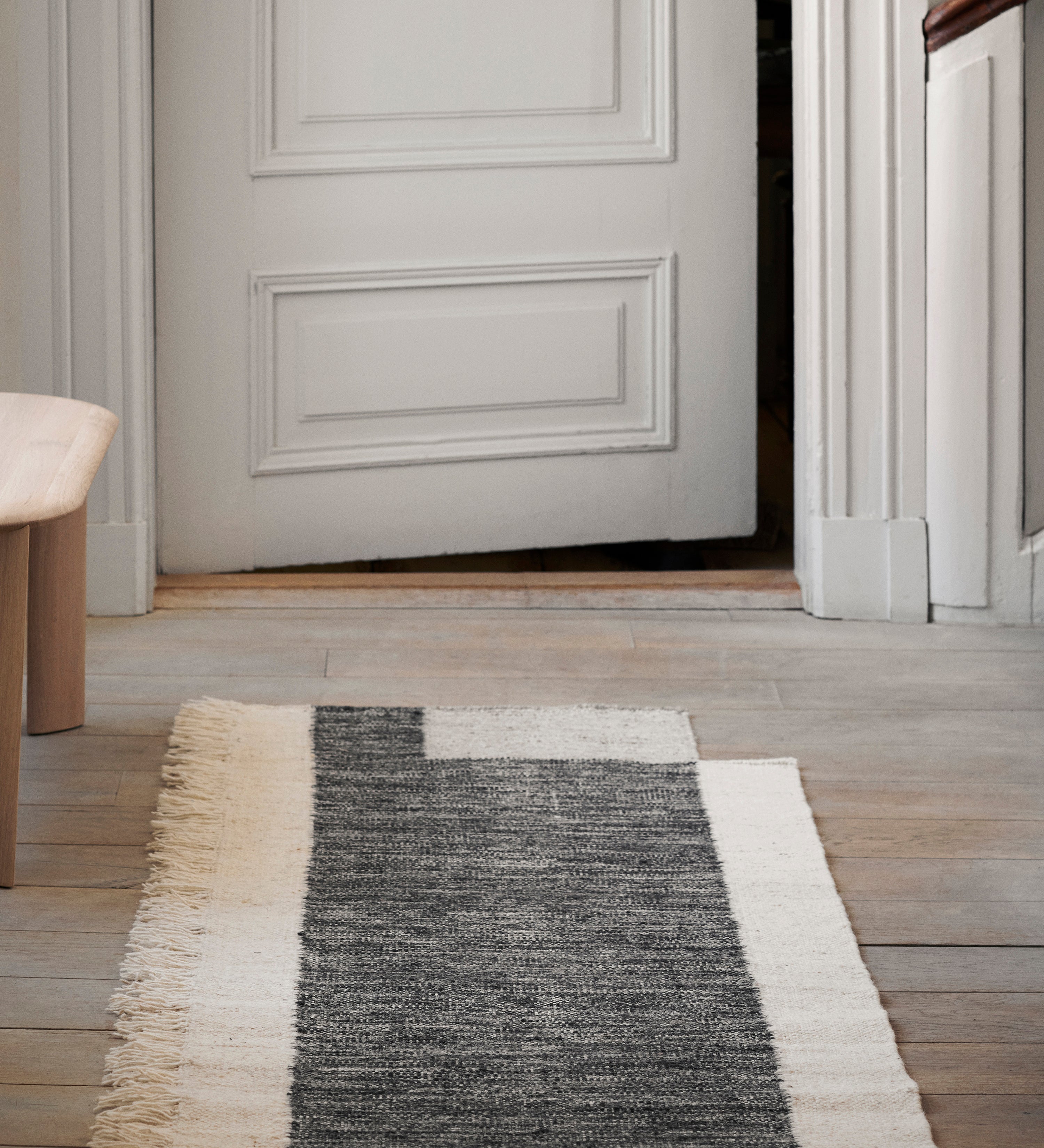 counter - rug charcoal / off-white