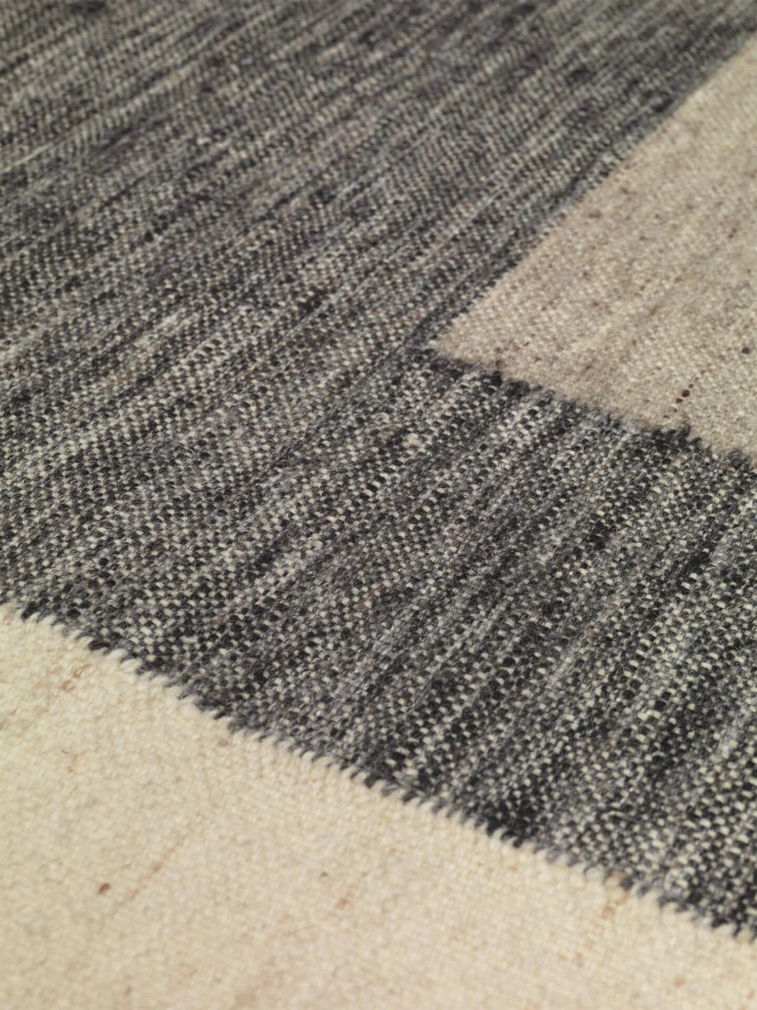 counter - rug charcoal / off-white
