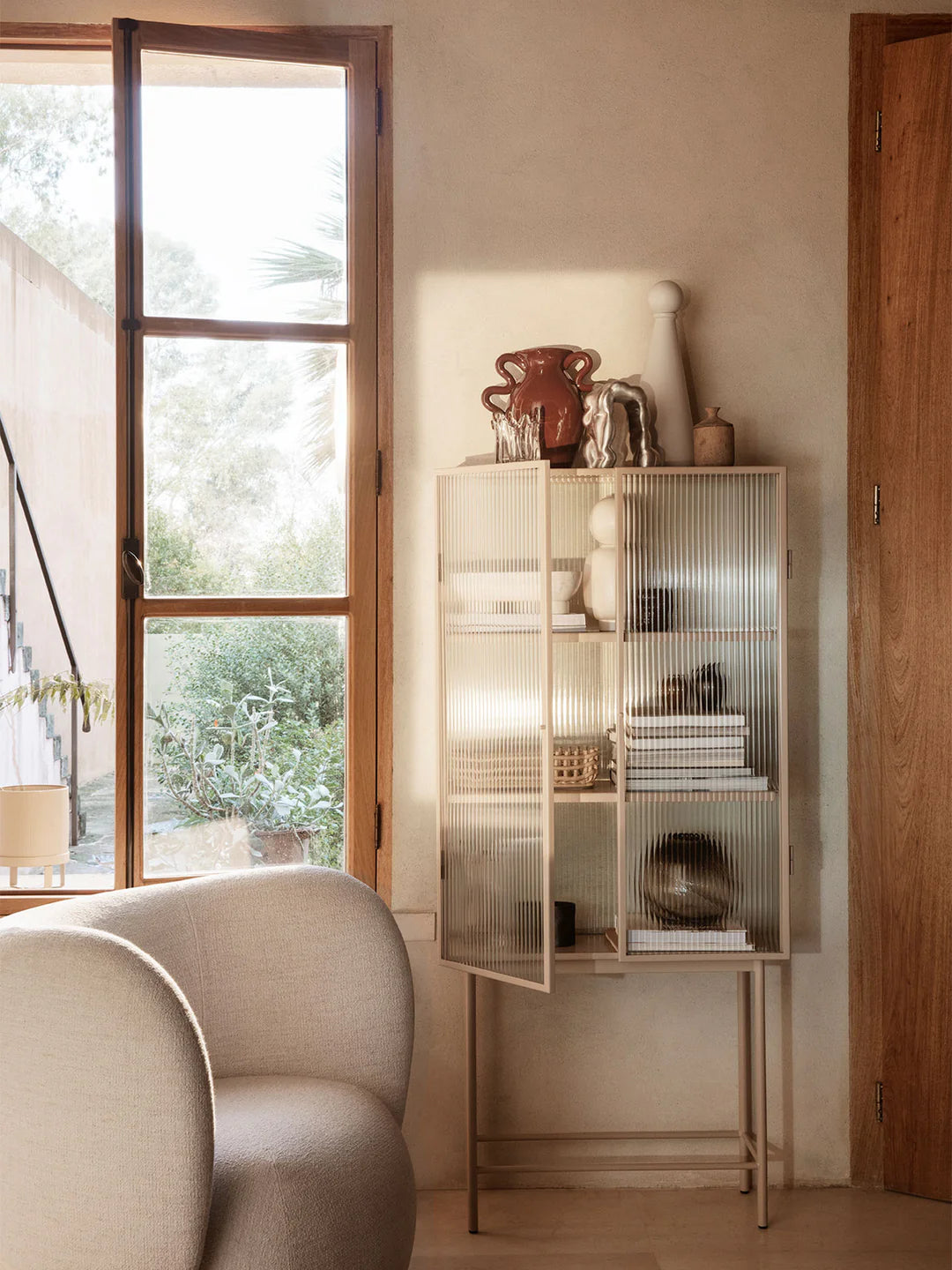 haze vitrine - reeded glass