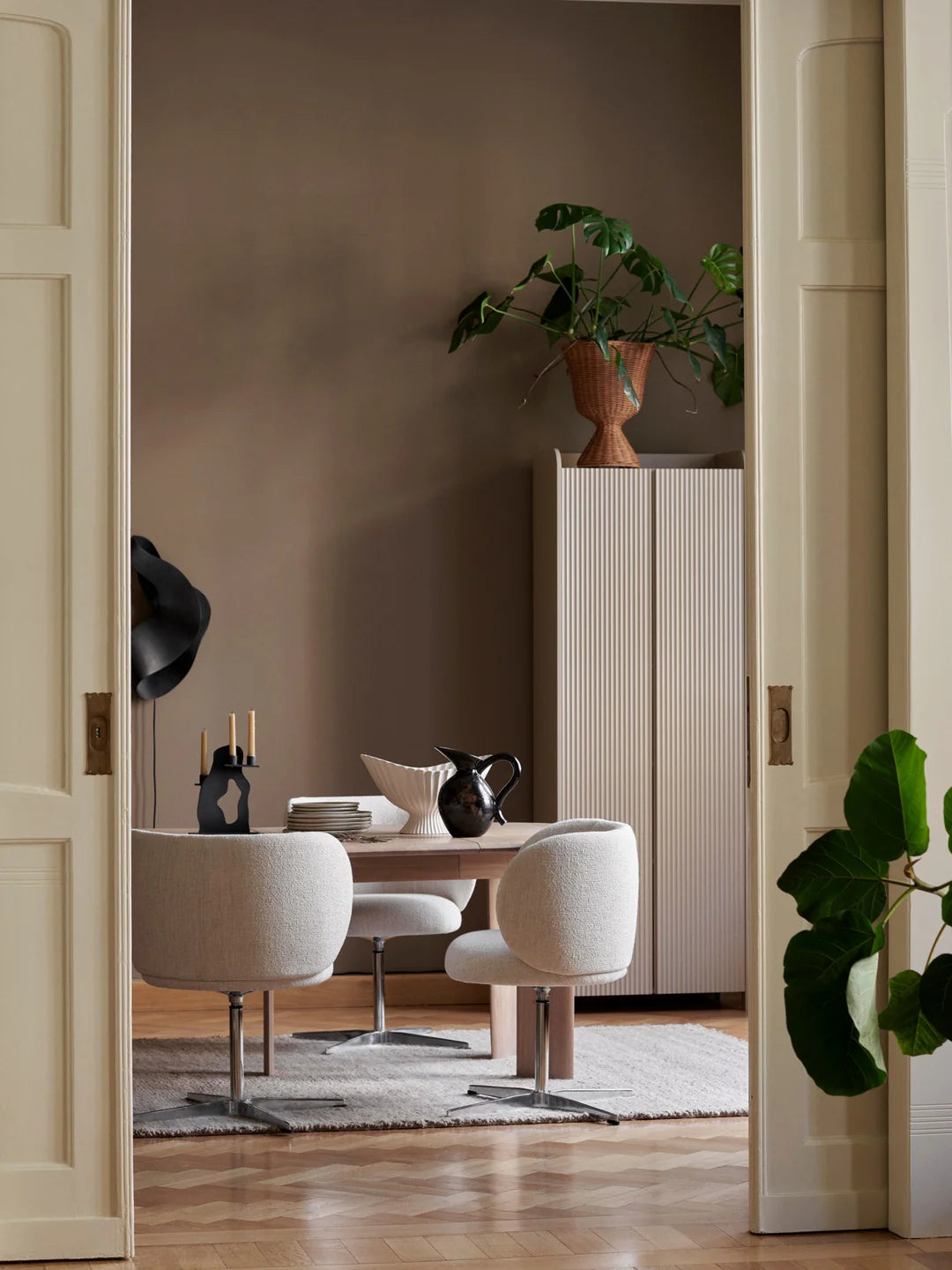 sill cupboard