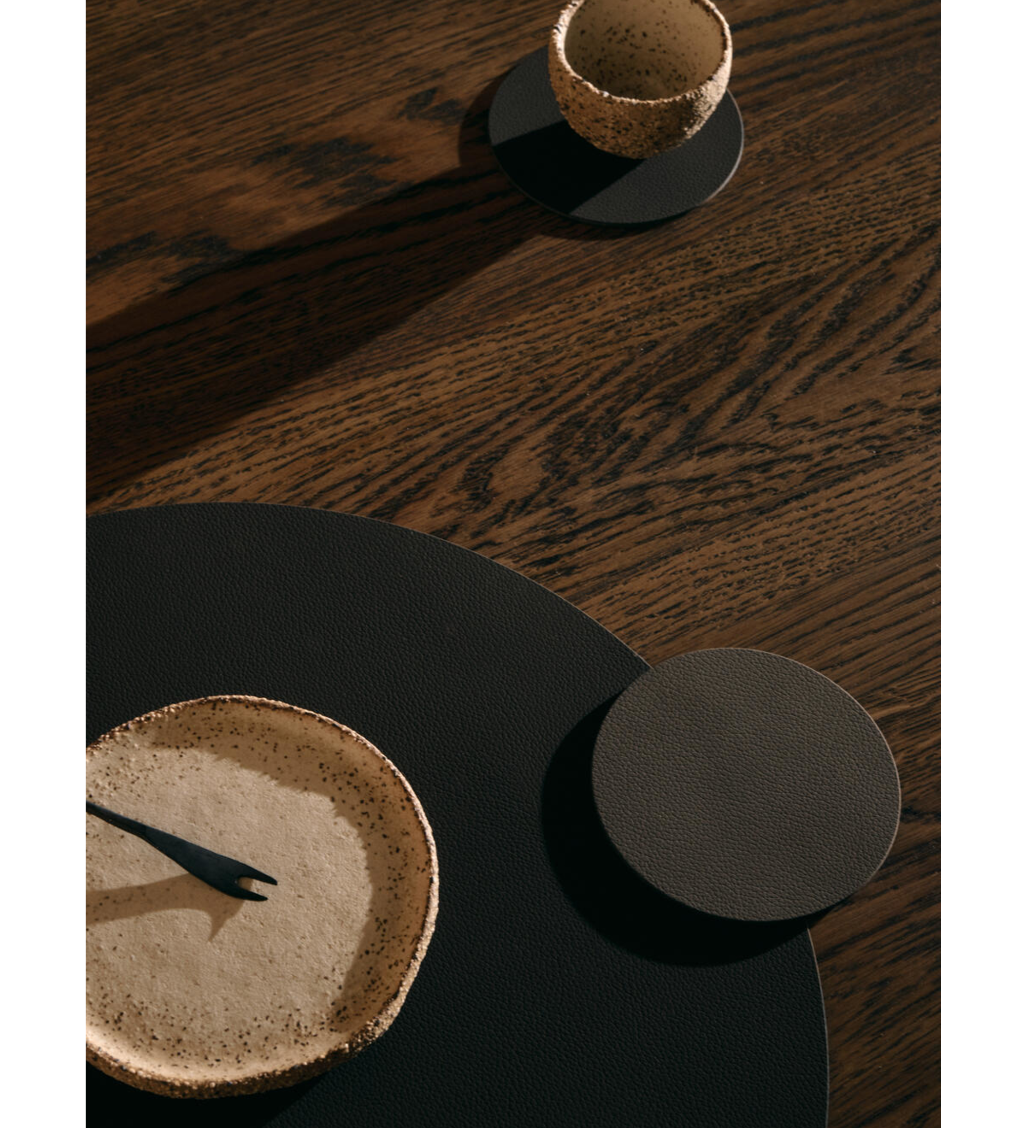 glass mat circle leather nupo - black