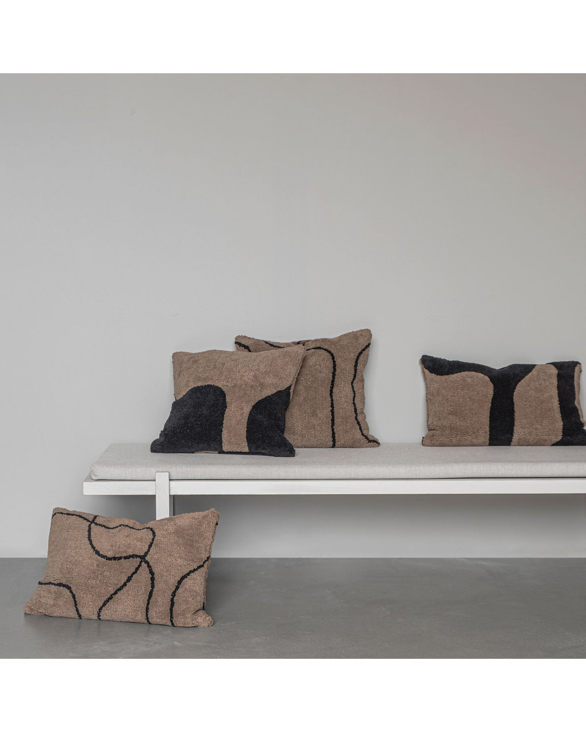 figura tufted cushion - brown