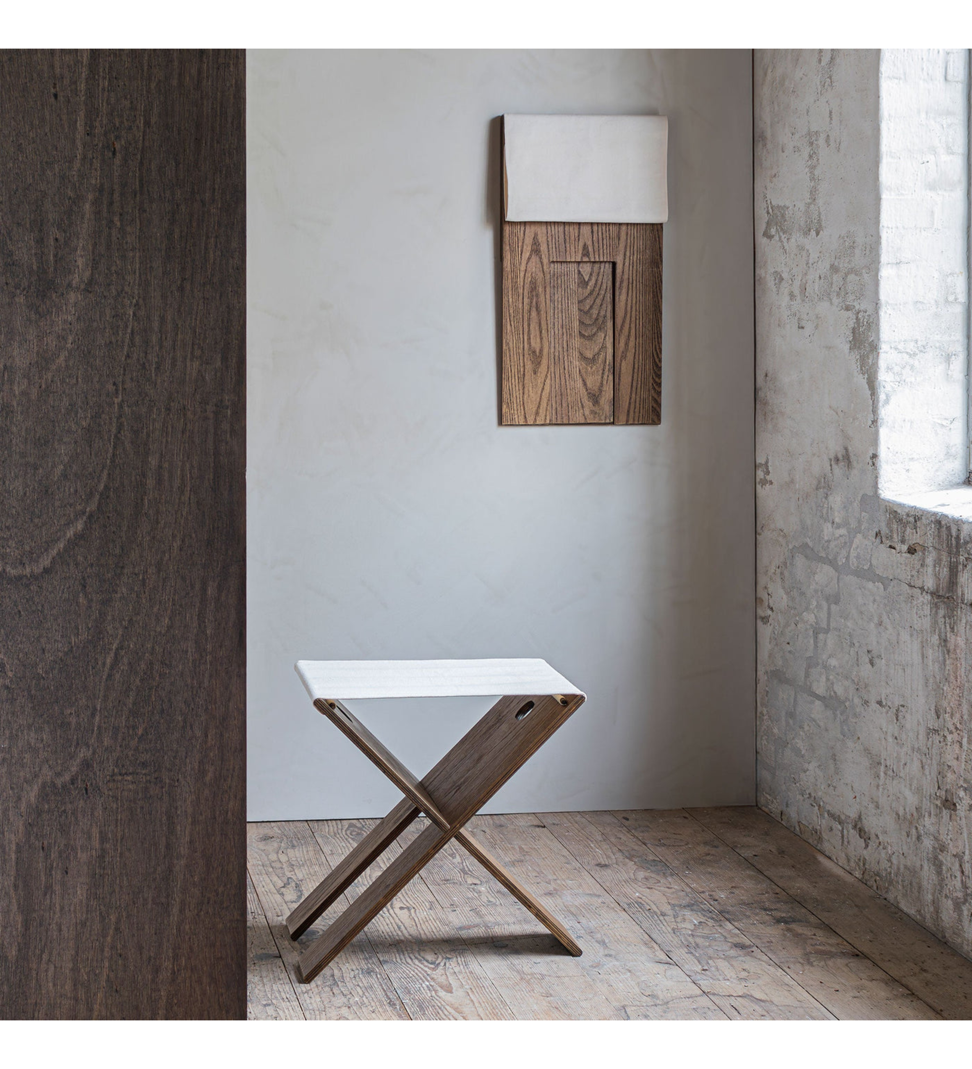 roots folding stool - dark oiled 