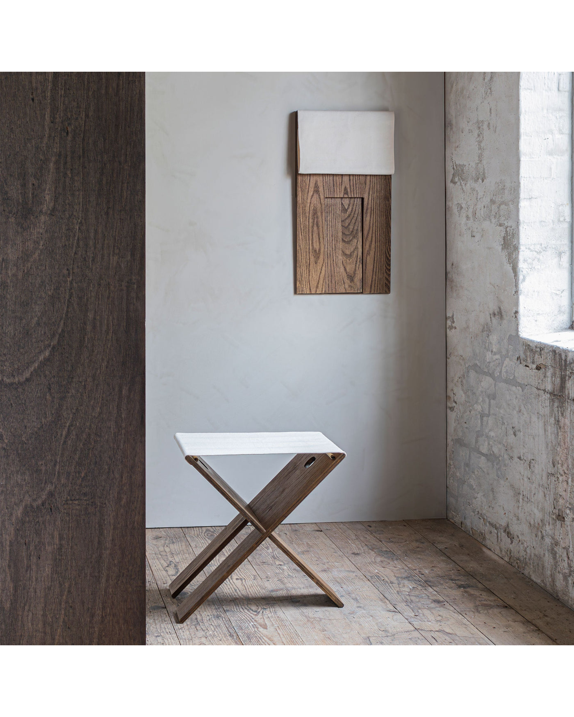 roots folding stool - dark oiled 