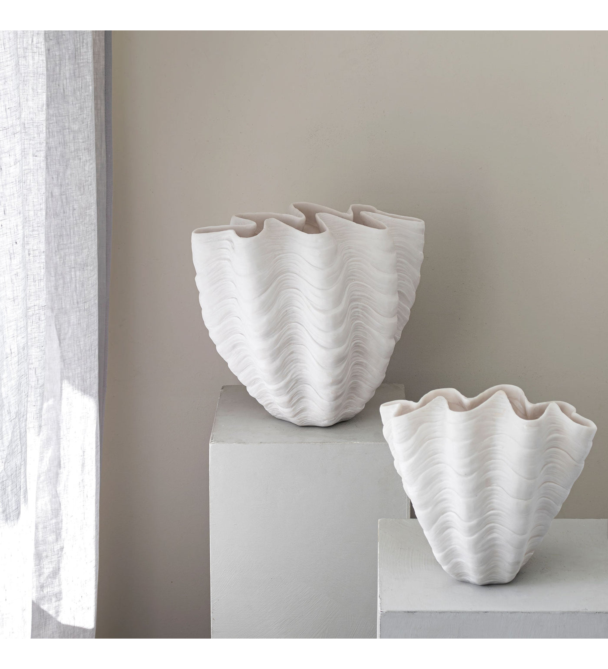 shell vase - off white small