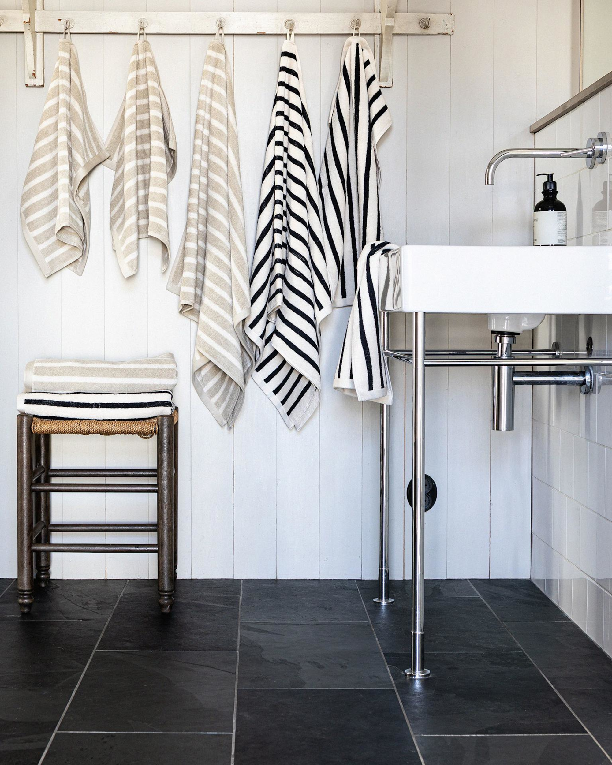 bonnie hand towel-black 