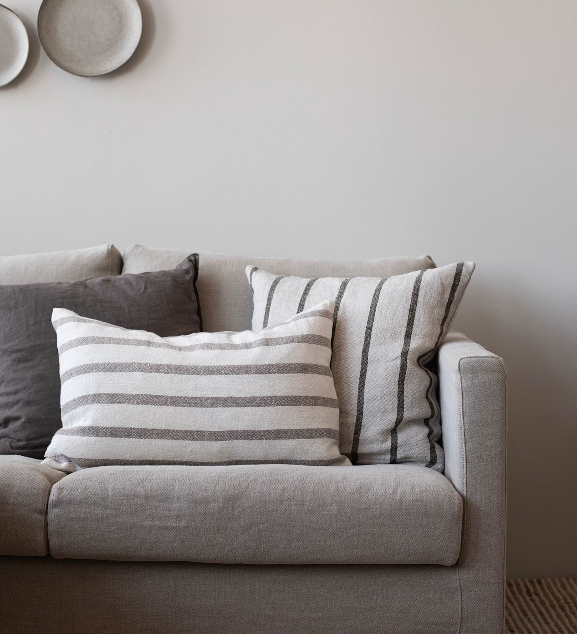 gaston cushion-beige 
