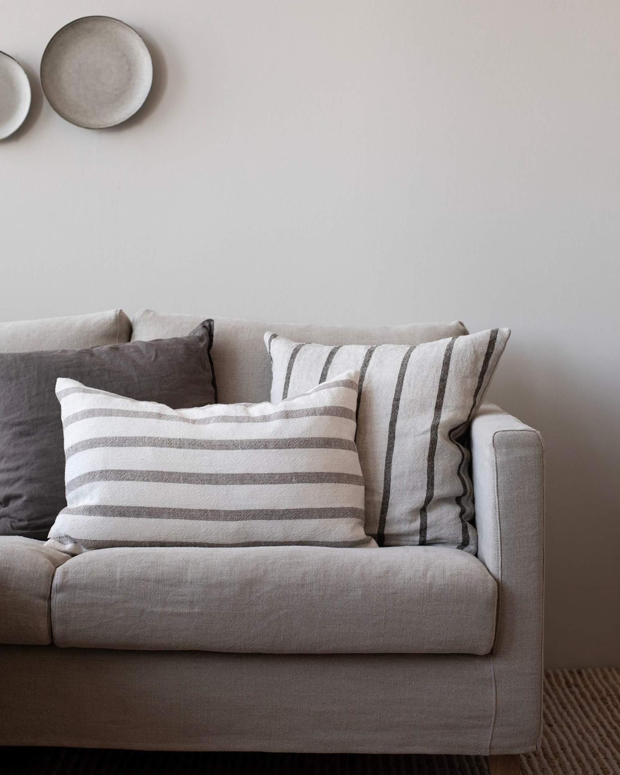 gaston cushion-beige 